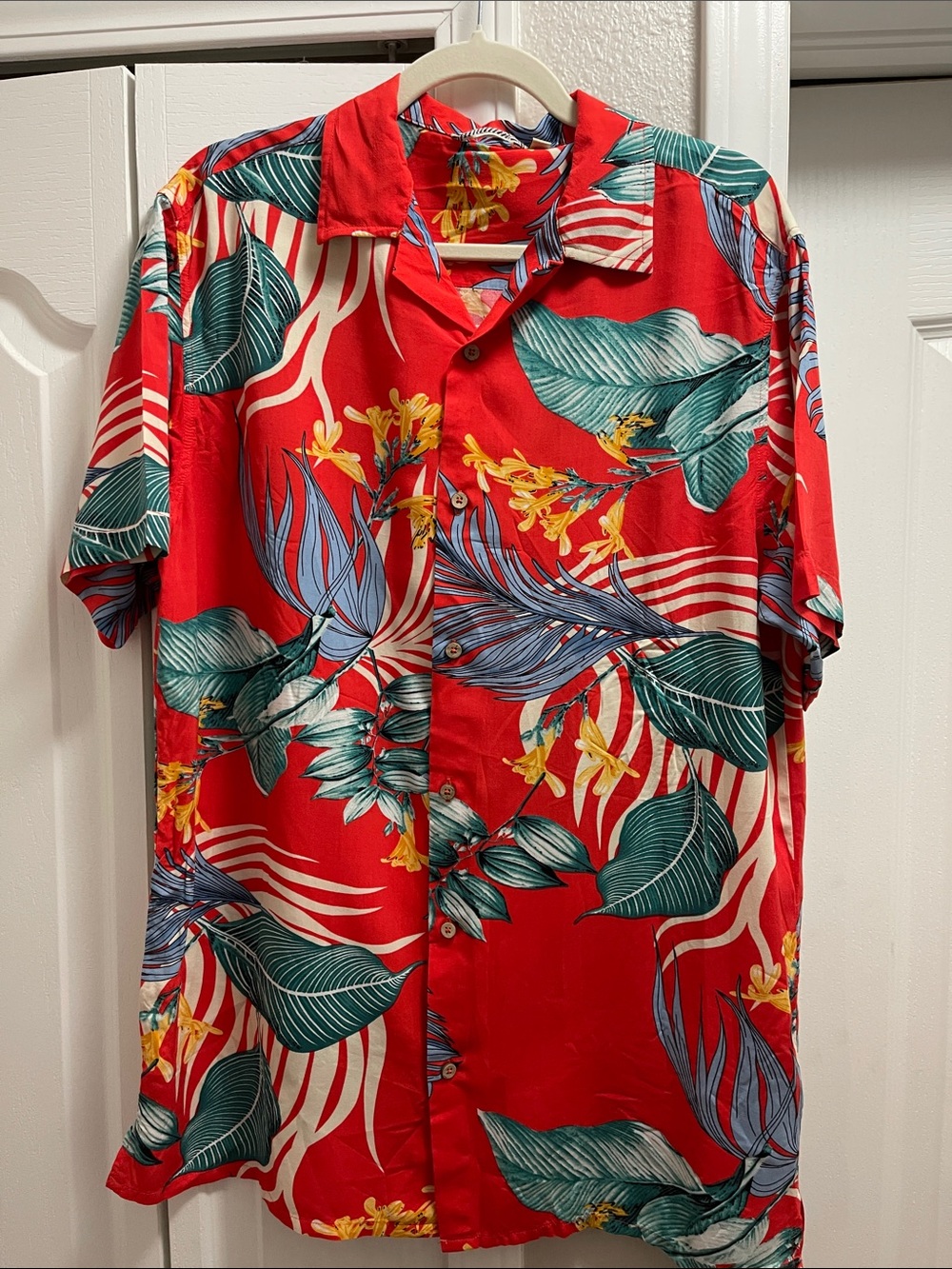 Men's Red Tropical Print Short-Sleeve Shirt